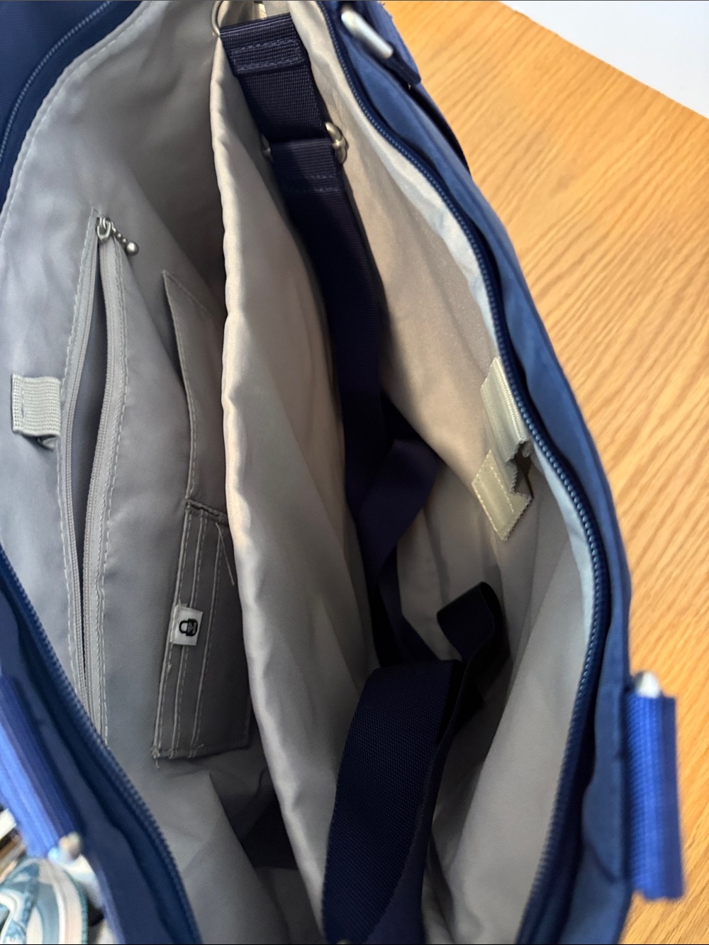 Baggallini Computer Bag - Picture 6 of 8